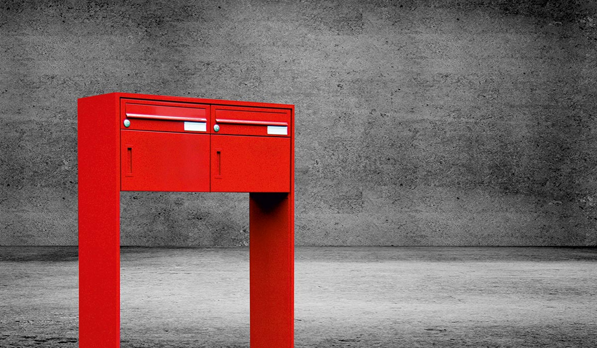 briefkasten-freistehend-doppelanlage-standardline-griffmulde-rot