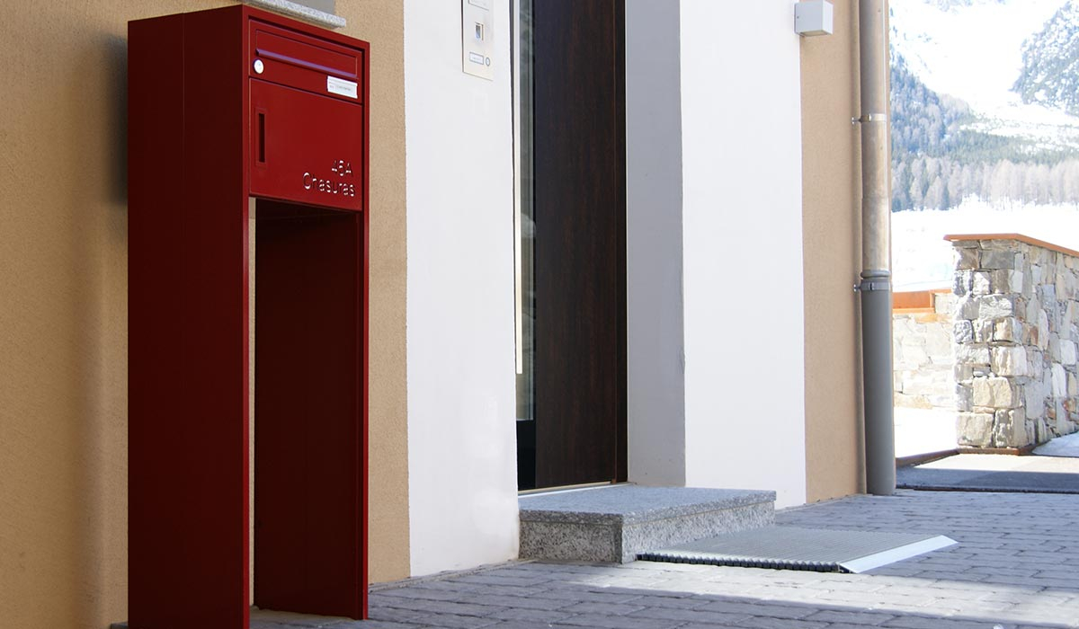 briefkasten-freistehend-einzelanlage-standardline-griffmulde-rot