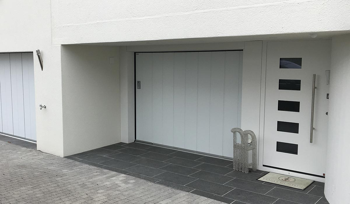 haustuer-hauseingangstuer-hoermann-thermosafe-mit-seitensektionaltor