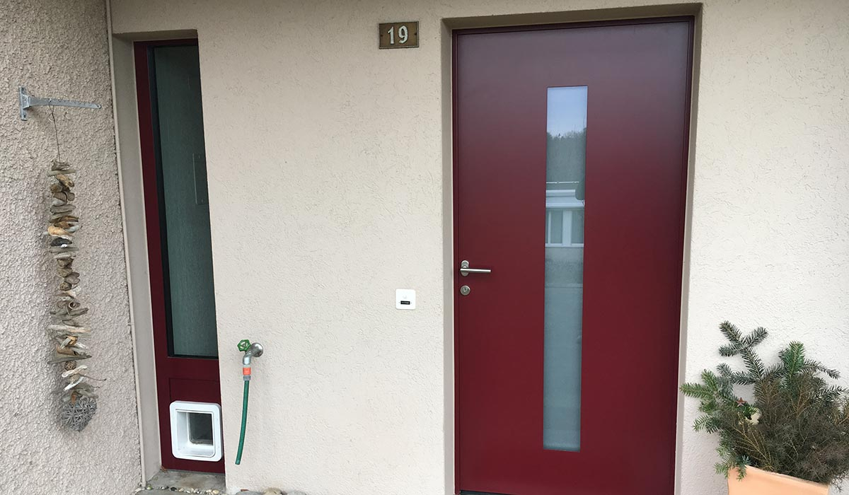 haustuer-hauseingangstuer-hoermann-thermosafe-mit-seitenteil-rot