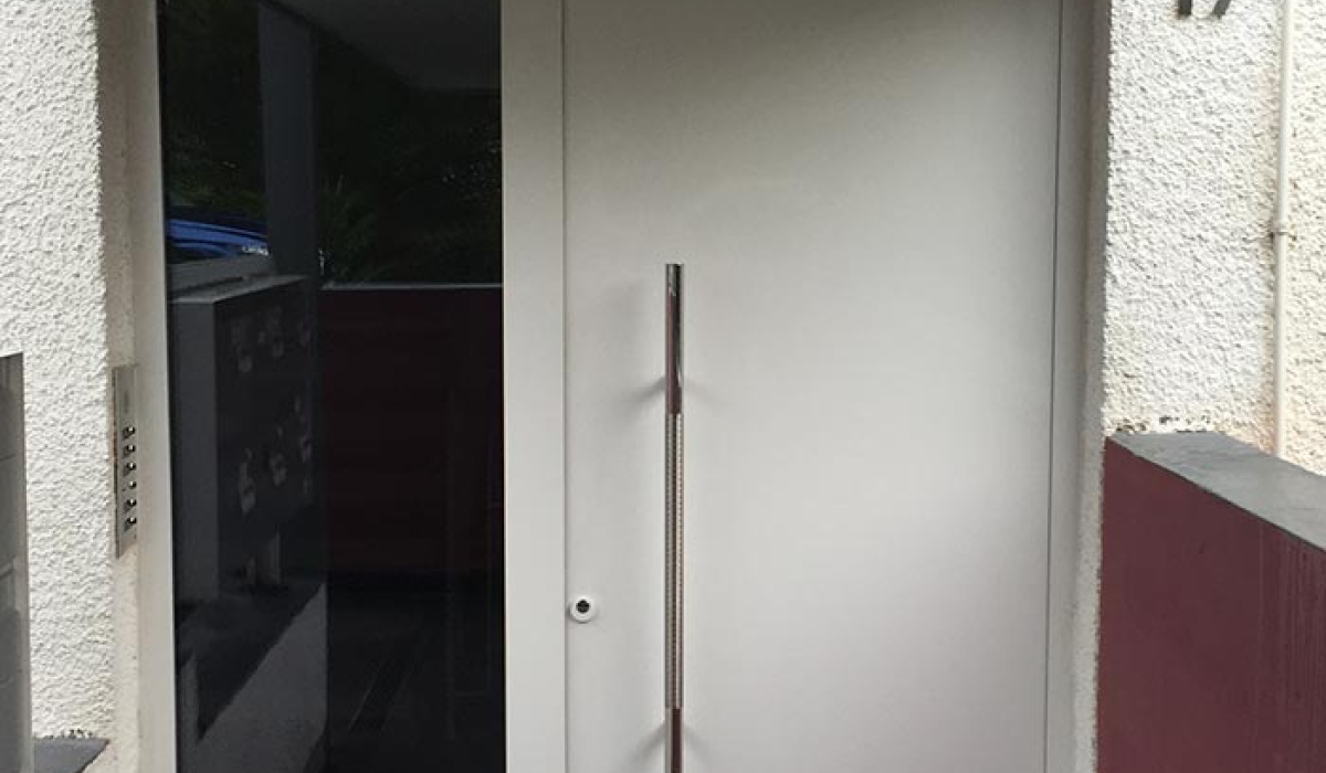 haustuer-hauseingangstuer-hoermann-thermosafe-mit-seitenteil-weiss