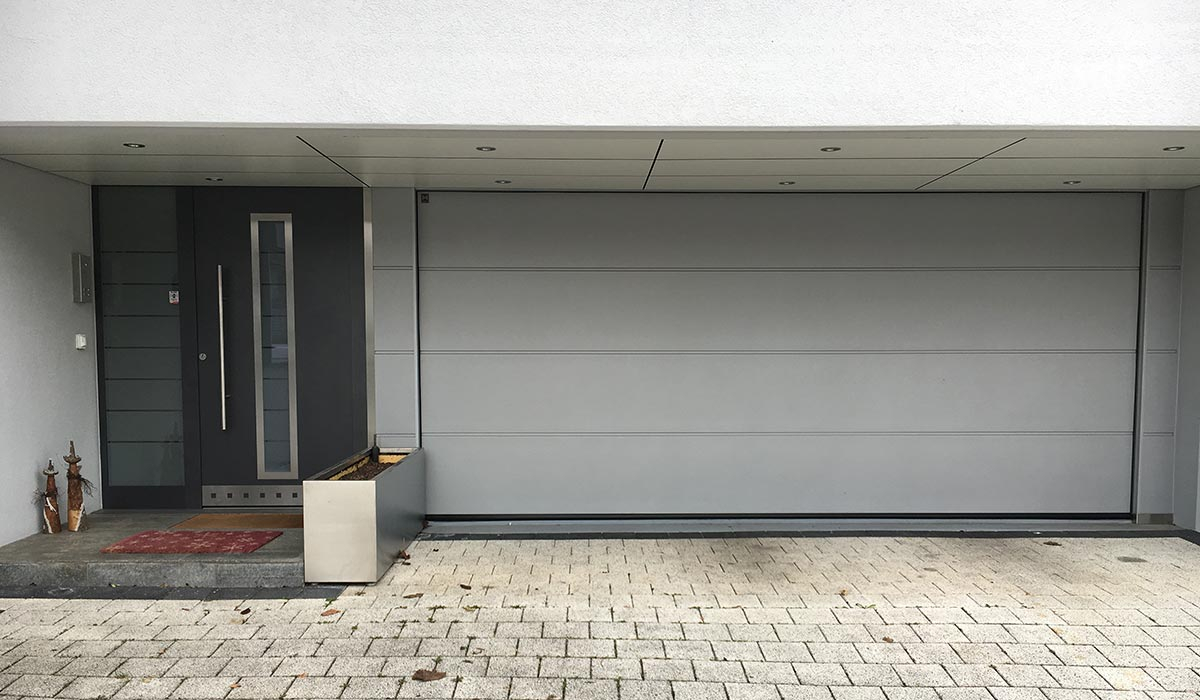 haustuer-hauseingangstuer-hoermann-thermosafe-mit-sektionaltor
