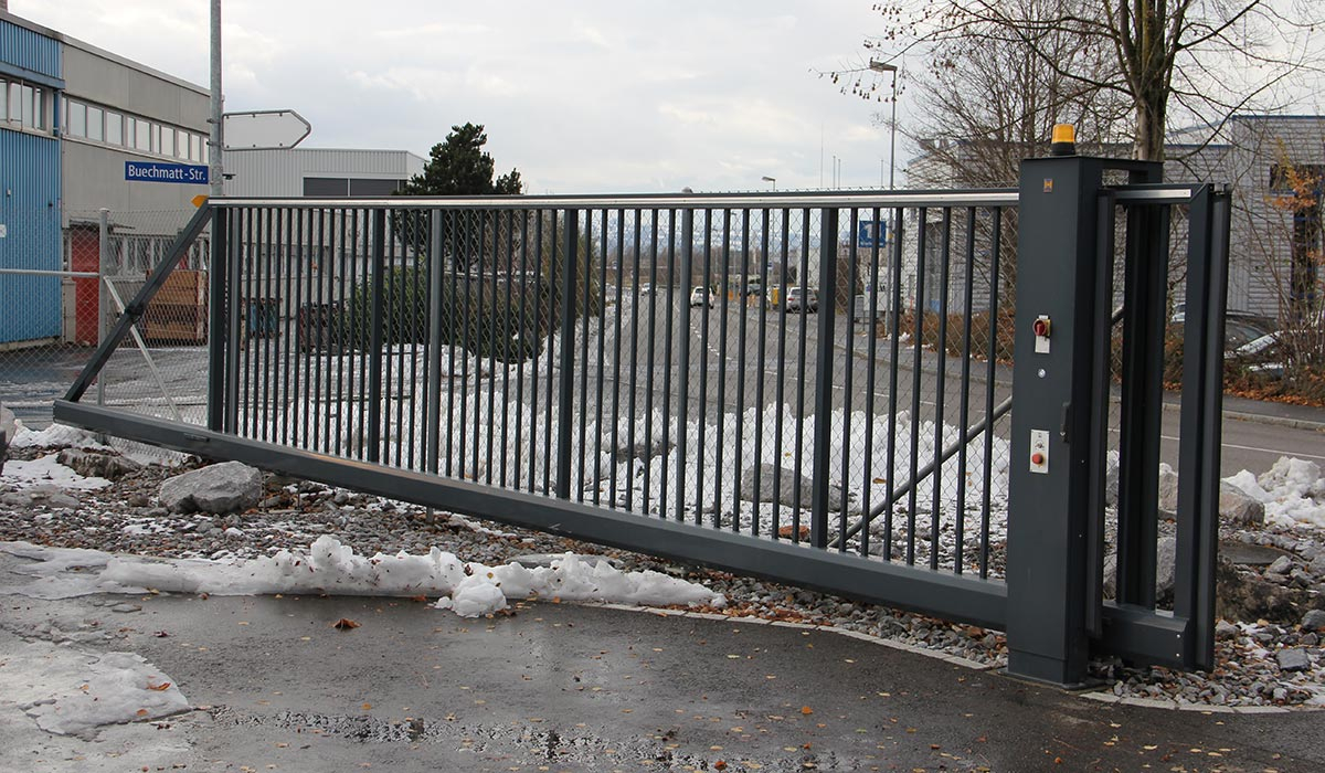 hofschiebetor-hoermann-aluminium-perimeter-protection-arealabschluss-anthrazitgrau