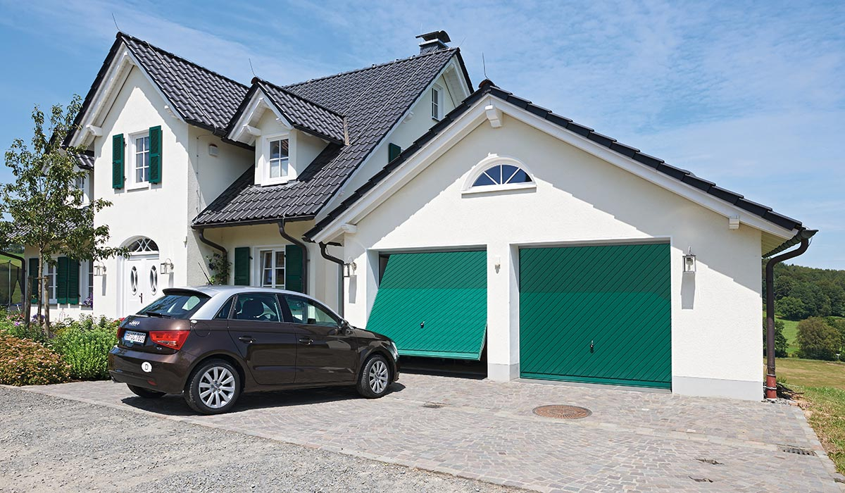 kipptor-garagentor-schwingtor-hoermann-gruen