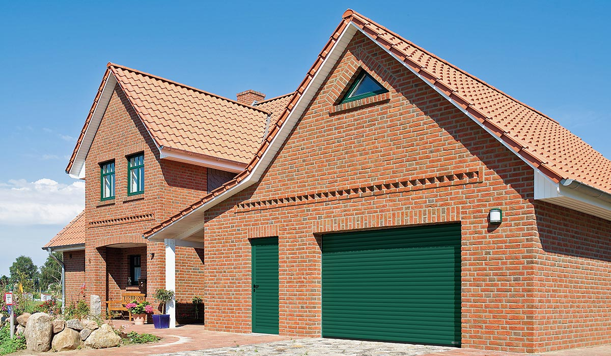 nebentuer-garagennebentuer-hoermann-gruen-rolltor