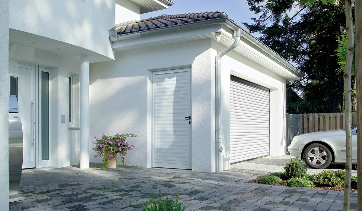 nebentuer-garagennebentuer-hoermann-weiss-rolltor