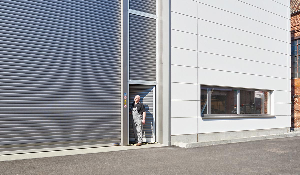 nebentuer-rolltor-industriesektionaltor-hoermann