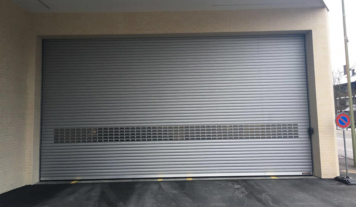 rolltor-rollgitter-hoermann-aluminiumtor-decotherm-anlieferungstor-1