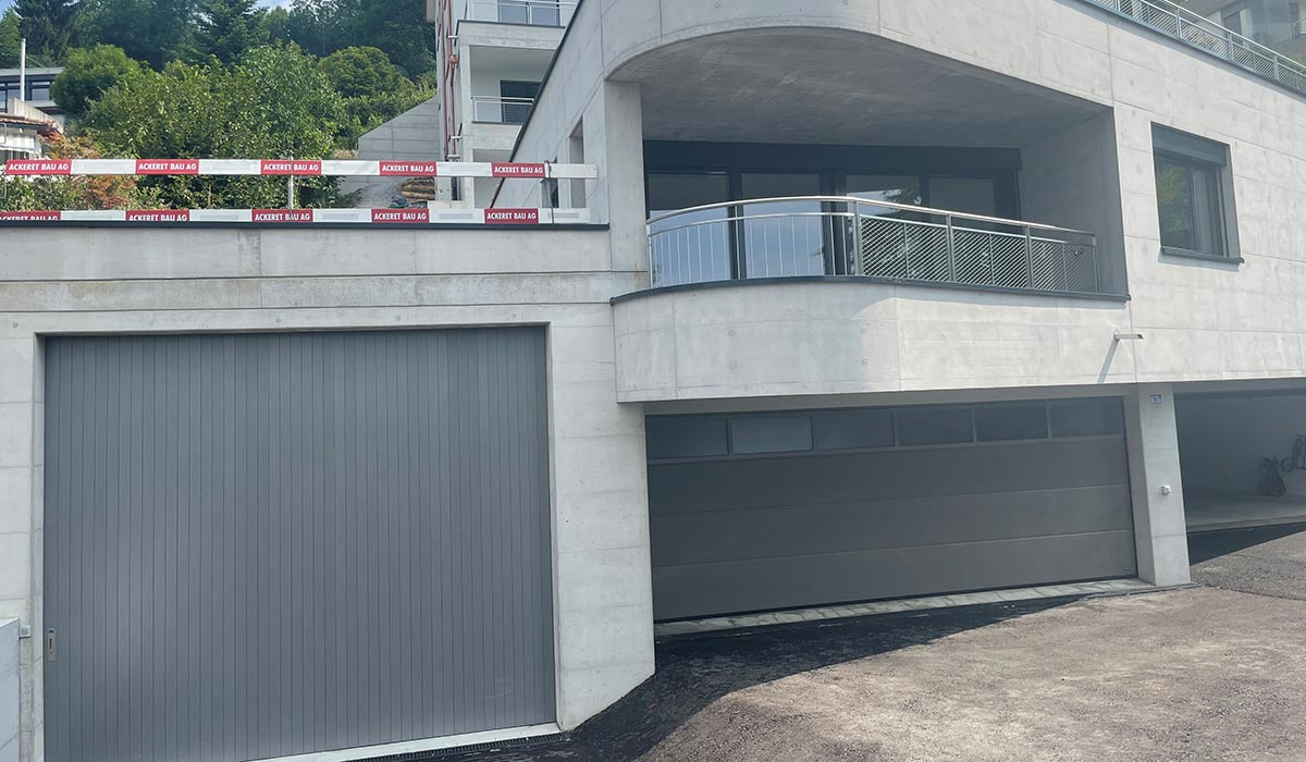 rundumtor-sondertor-rundlauftor-spezialtor-aluminiumtor-mit-sektionaltor
