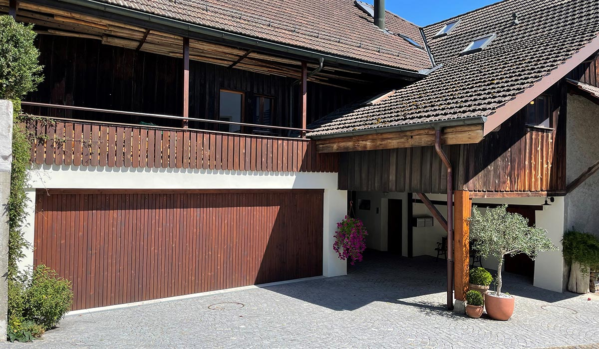 rundumtor-sondertor-rundlauftor-spezialtor-holztor-braun-denkmalschutztor
